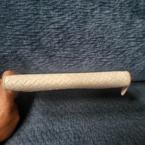 Bottega Veneta Intrecciato Zippy Zip Wallet Cream Ecru Leather,,Authentic!! - Picture 14 of 14